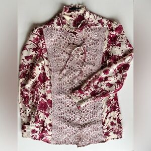 GUCCI floral silk chiffon blouse w/ intricate lace tuxedo bib. Size 40